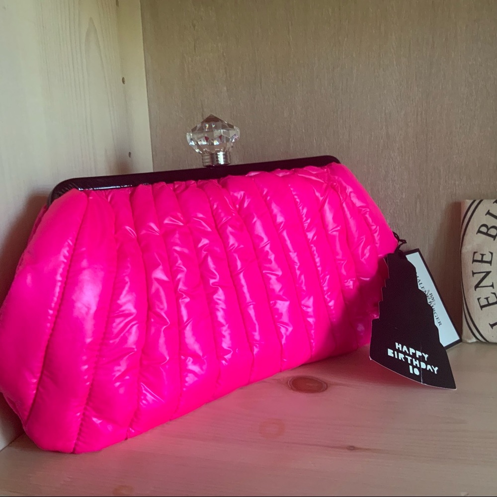 Kvinta Clutch - HOT PINK + NEW. Send offers!